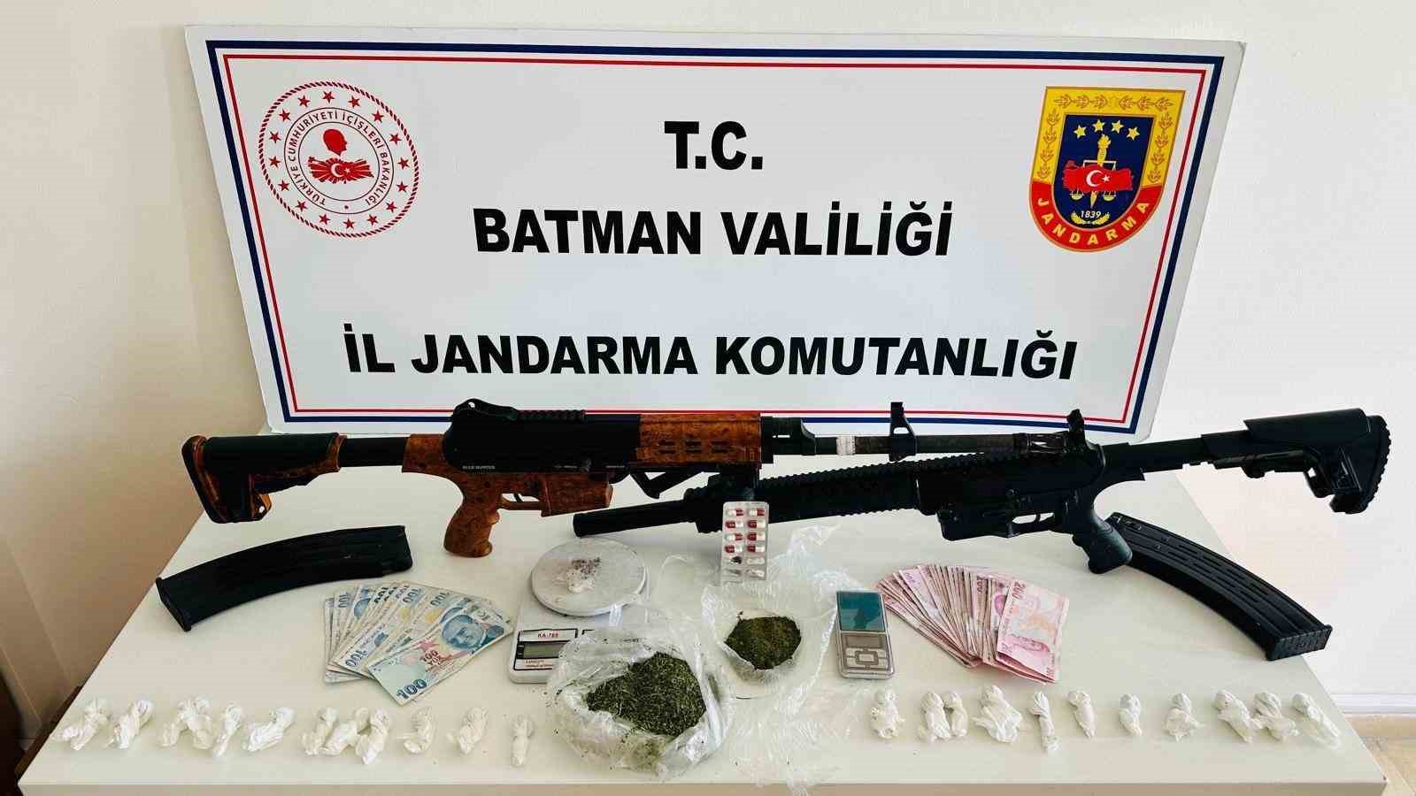 Batman’da kaçakçılığa geçit yok: 17 şüpheli hakkında işlem yapıldı
