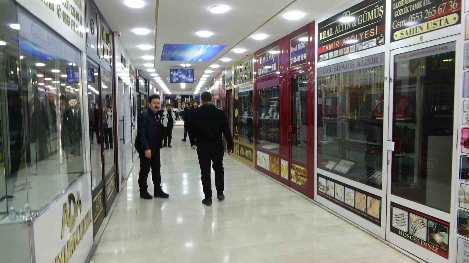 Batman’da kuyumcu soygunu ardından esnaf kepenk kapattı
