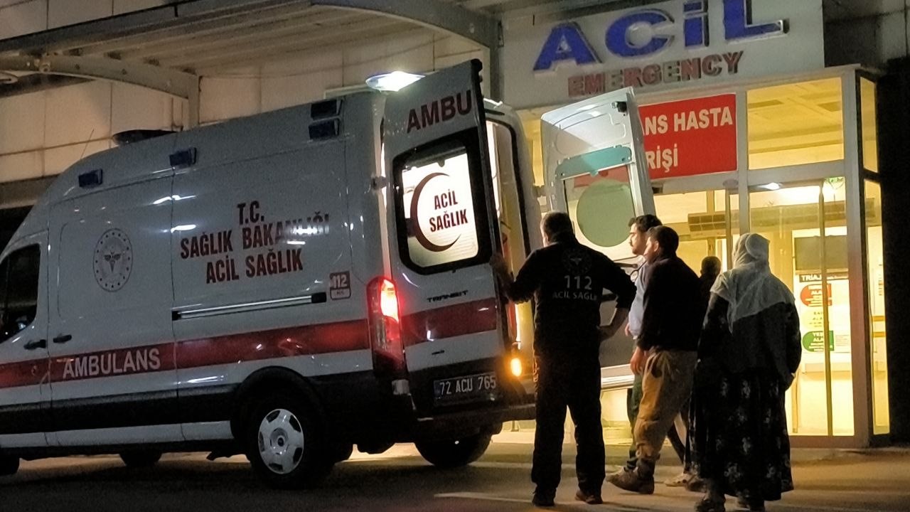 Batman’da ot yedikten sonra ilaç içen genç zehirlendi
