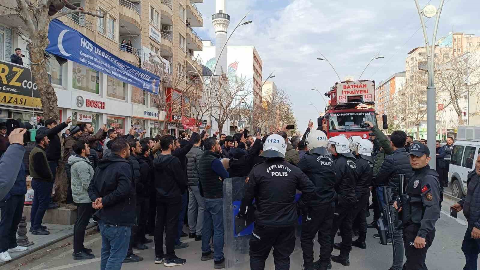 Batman’da pankart gerginliğinde 5 gözaltı
