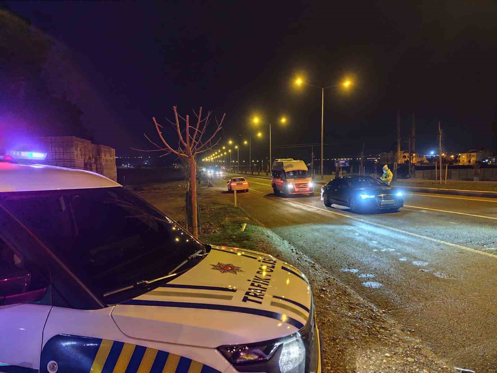 Batman’da radar ve alkol kontrolleri gece boyu sürüyor
