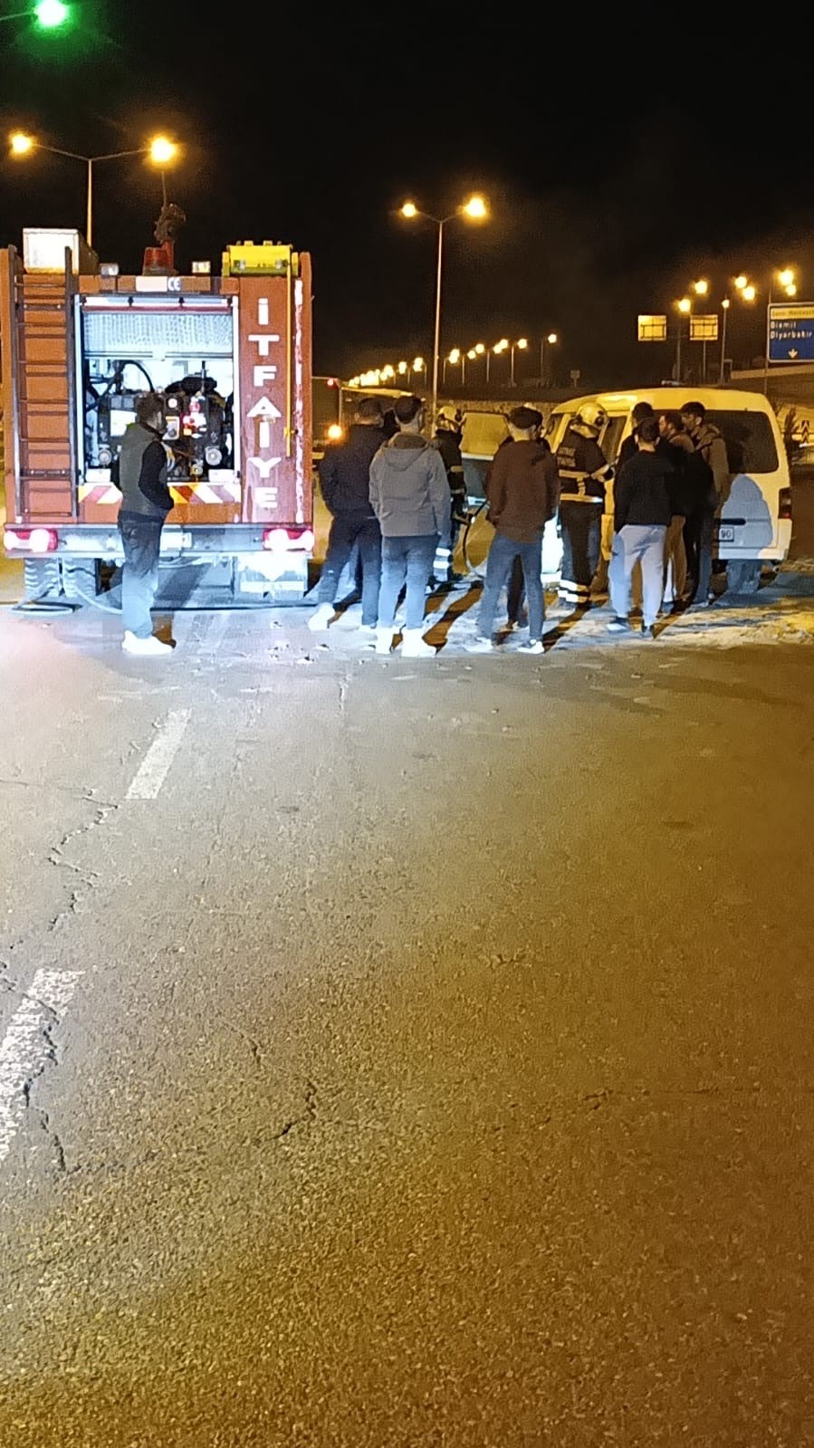 Batman’da seyir halindeki hafif ticari araçta yangın çıktı
