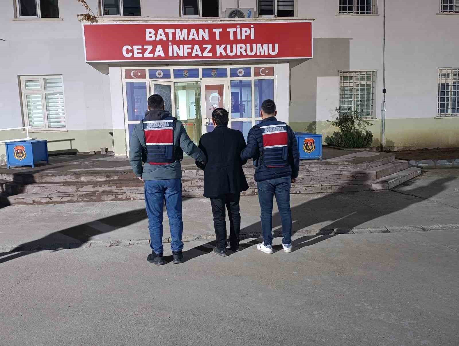 Batman’da uzun namlulu silah ve mühimmat ele geçirildi
