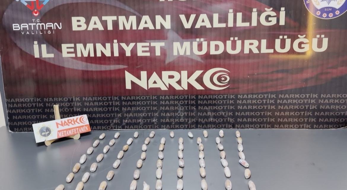 Batman’da yabancı uyruklu bir  şahsın midesinden 64 parça uyuşturucu çıktı
