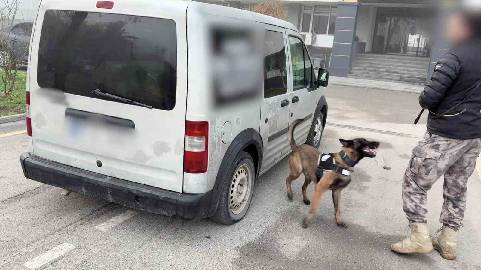 Batman’da yağ tenekelerine gizlenmiş vaziyette 45 kilo metamfetamin ele geçirildi
