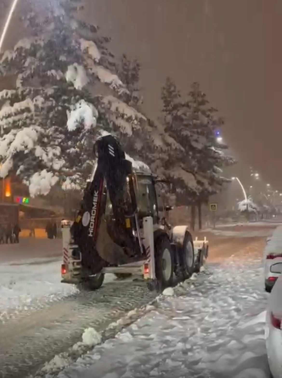 Batman’da yoğun kar yağışı sürücülere zor anlar yaşattı

