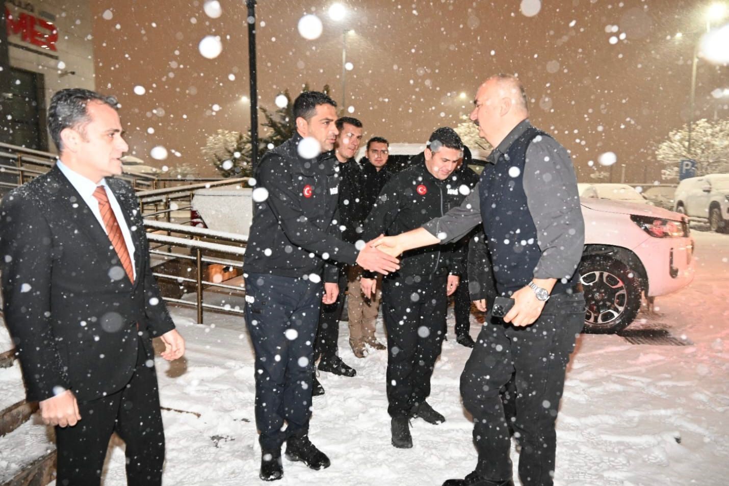 Batman’da yoğun kar yağışı sürücülere zor anlar yaşattı
