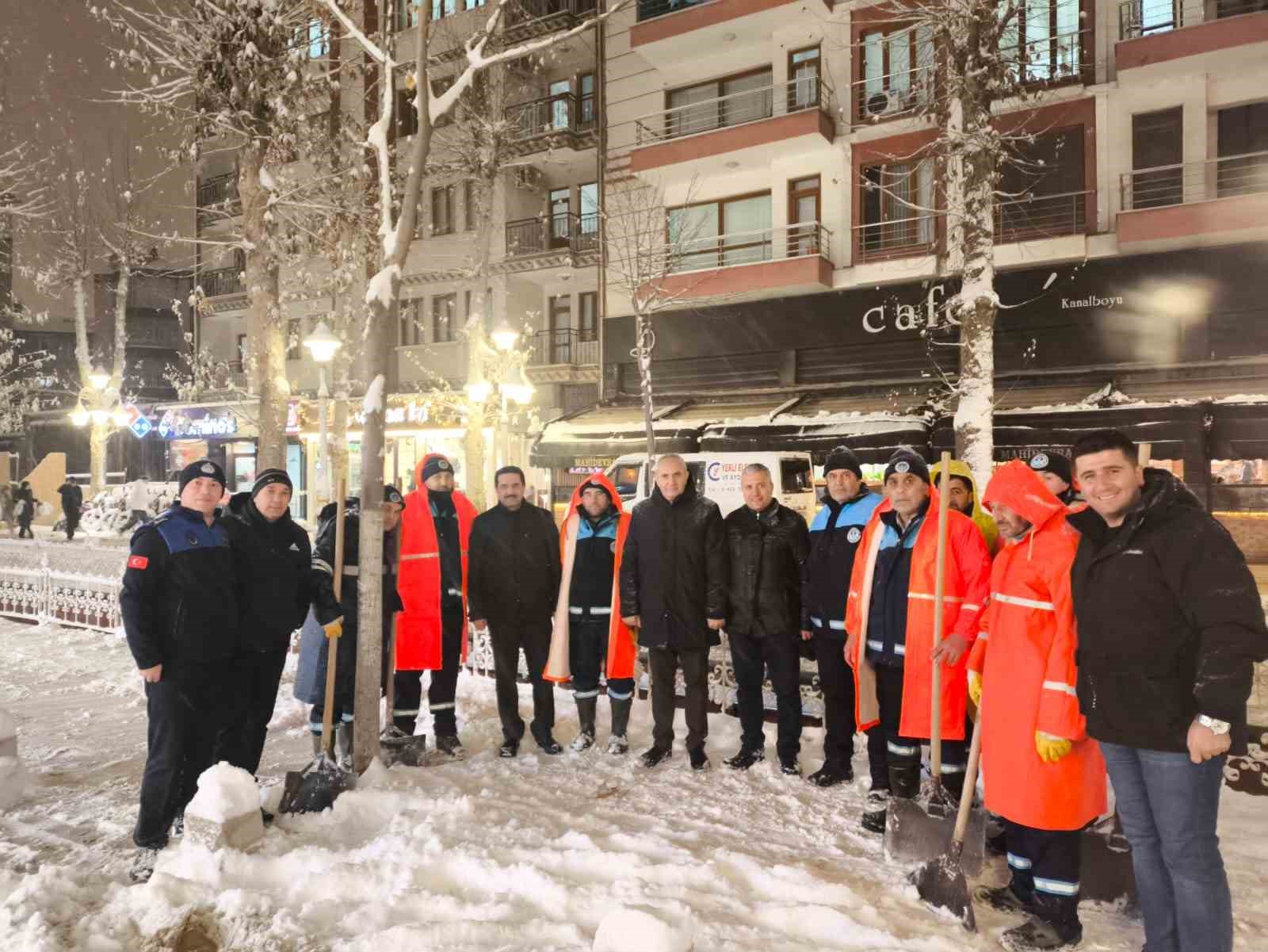 Battalgazi Belediyesi gece boyu sahadaydı

