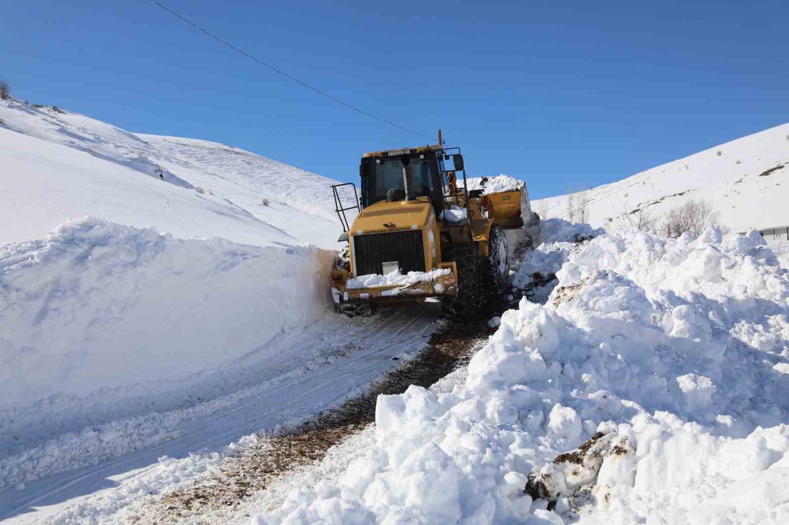 Battalgazi Belediyesi kırsalda kapalı yolları açtı

