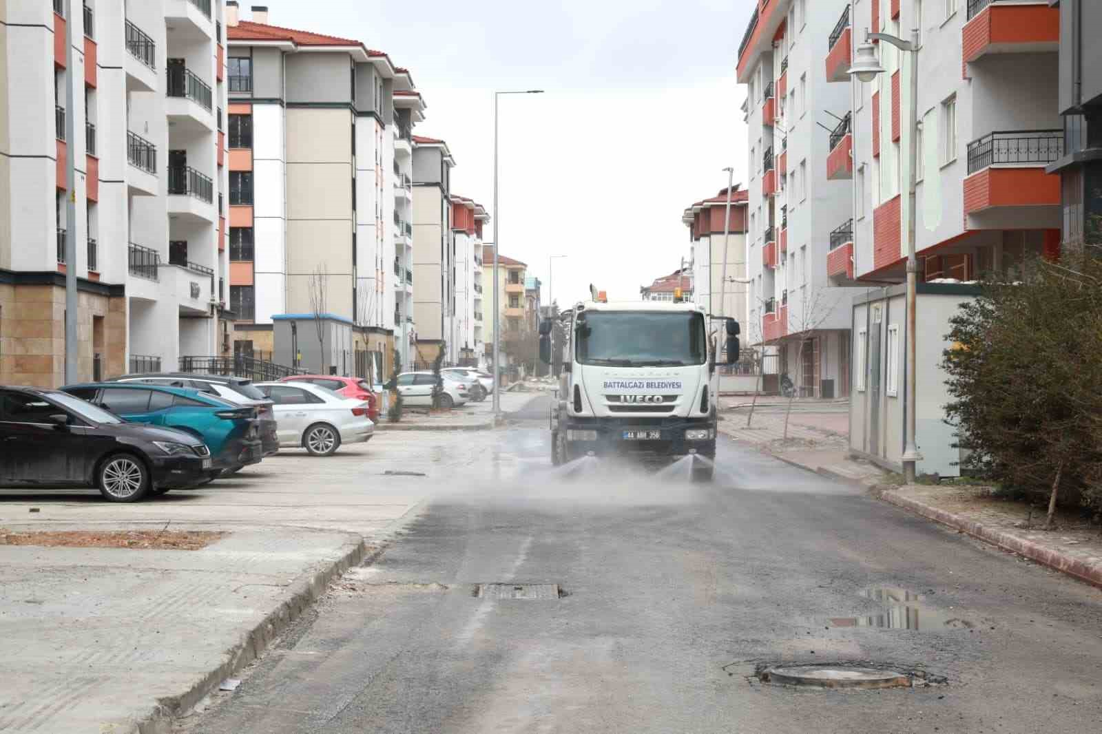Battalgazi’de cadde ve sokaklarda temizlik çalışması
