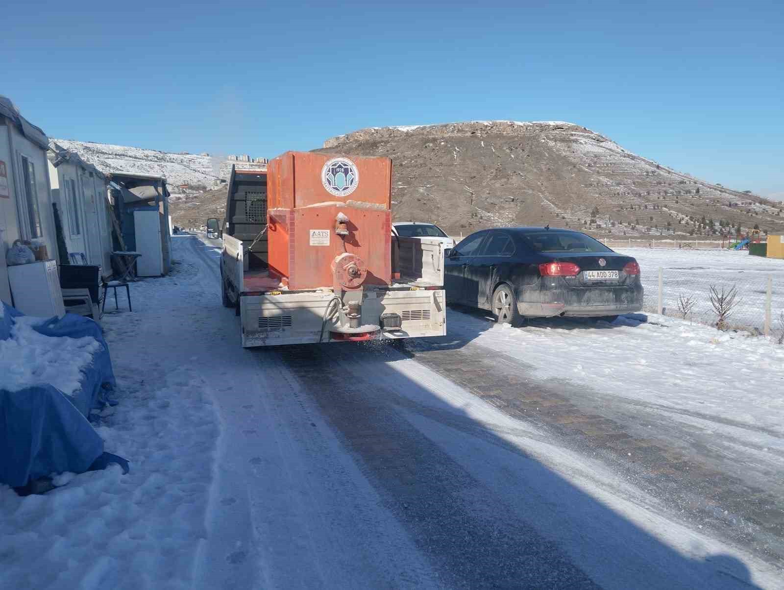 Battalgazi’de gece boyu kar mesaisi
Battalgazi’de gece boyu kar mesaisi