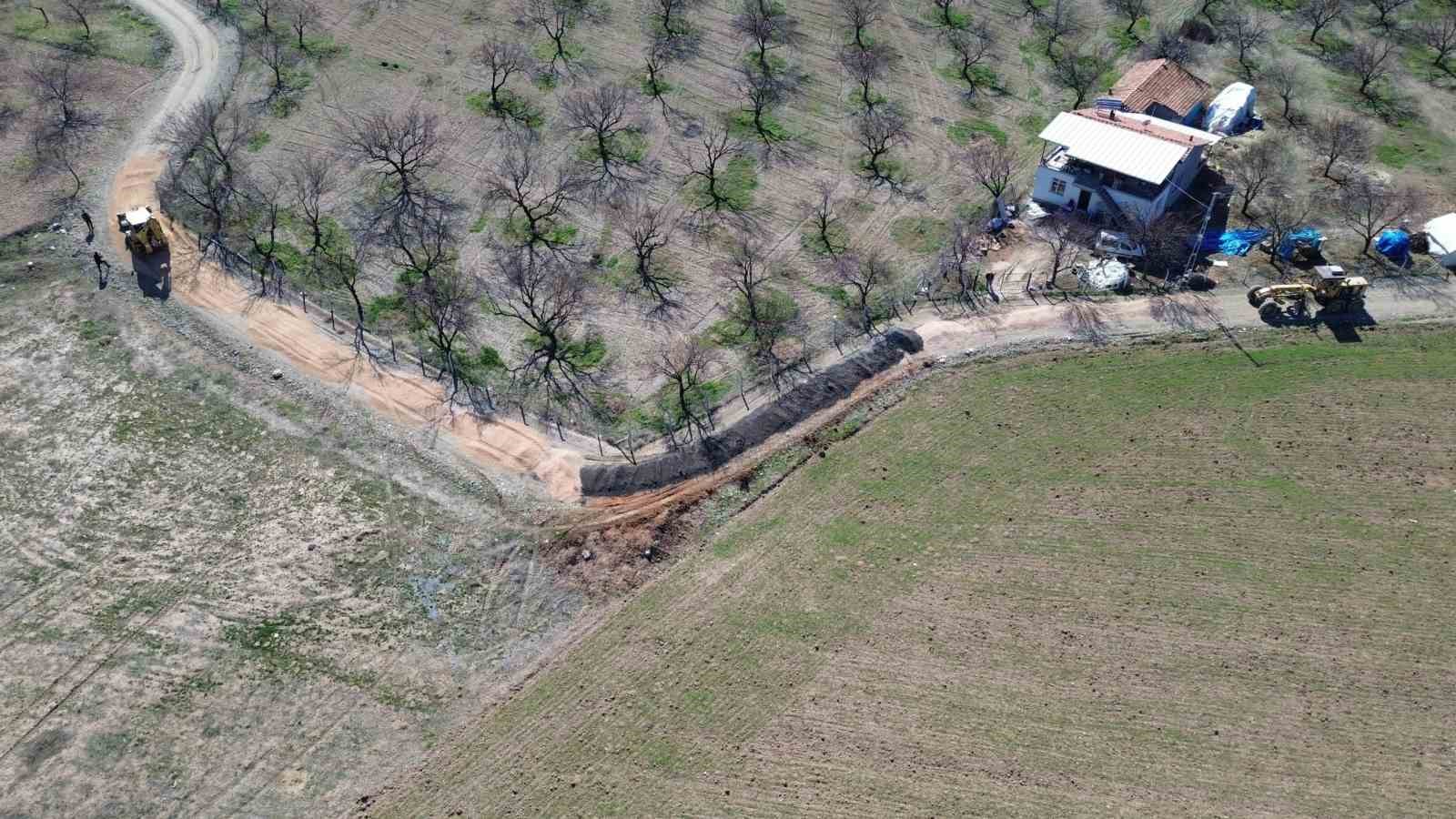 Battalgazi’de kırsal mahallelerde yol çalışmaları sürüyor
