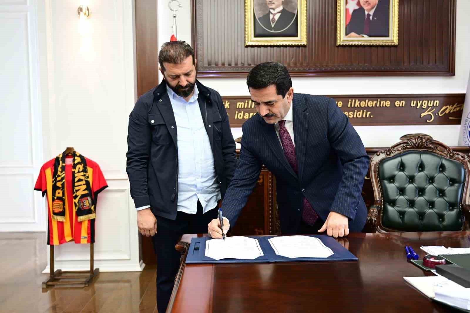 Battalgazi’de taziye evi yatırımları sürüyor
Battalgazi’de taziye evi yatırımları sürüyor