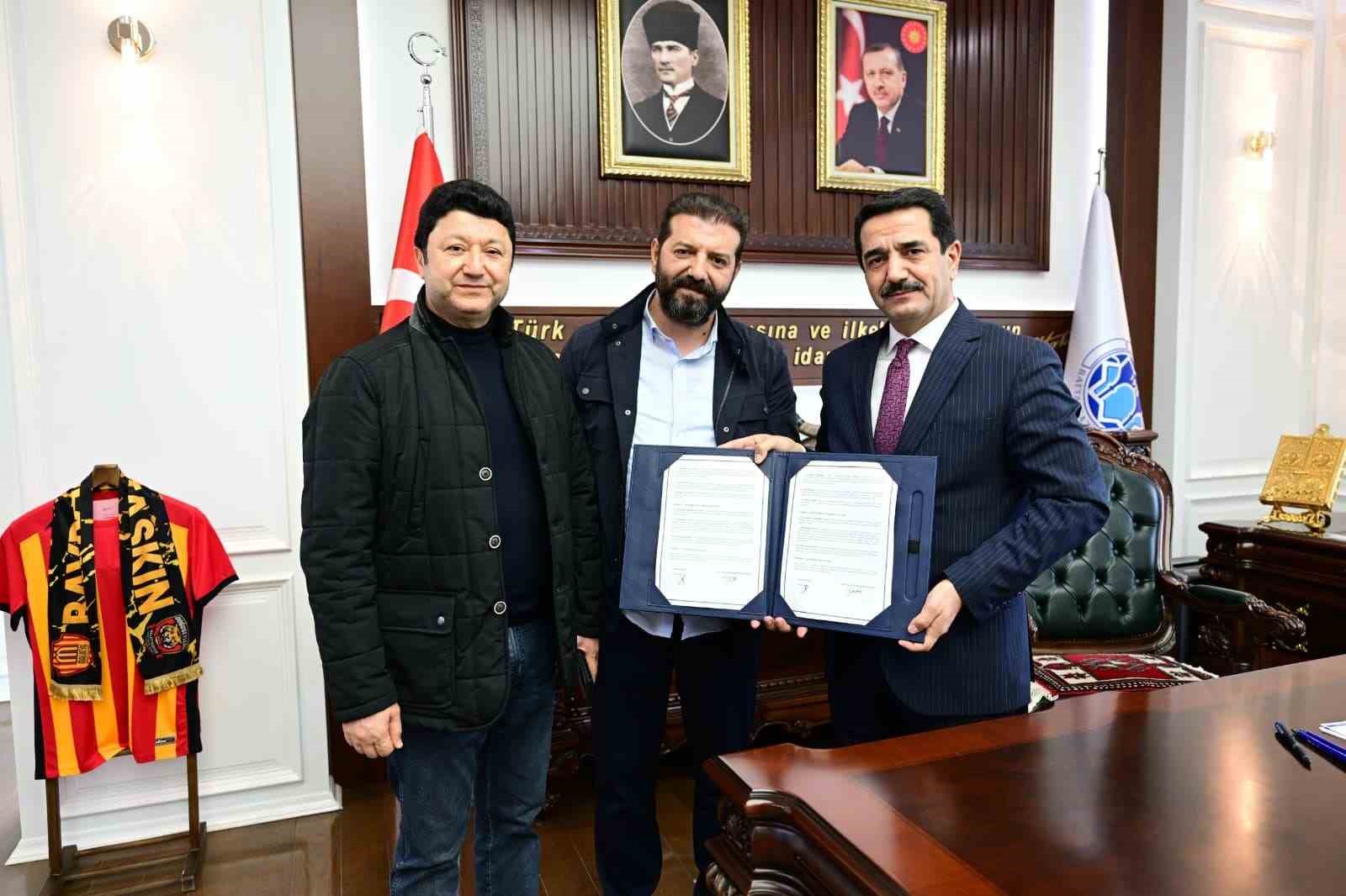 Battalgazi’de taziye evi yatırımları sürüyor
Battalgazi’de taziye evi yatırımları sürüyor