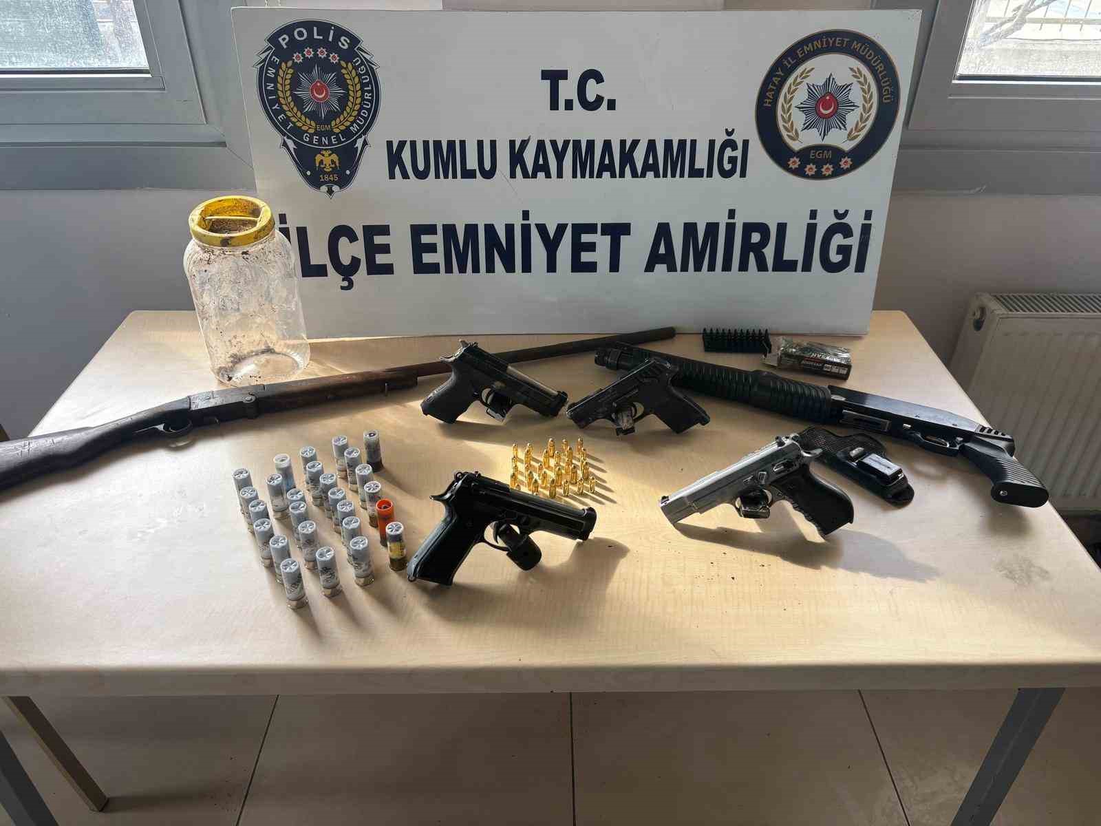 Battaniyeye zulalanan uyuşturucuyu narkotik köpeği buldu
