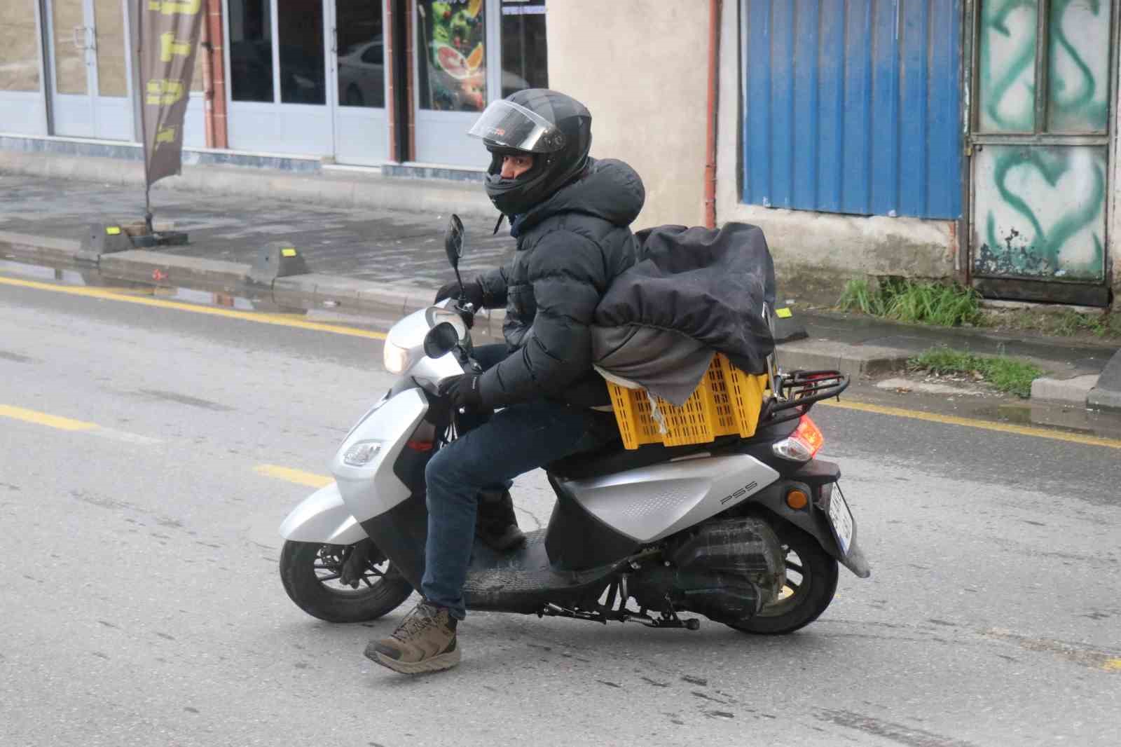 Bayat ekmek fiyatına sıcak ekmek: Mahalle esnafından emsal davranış
