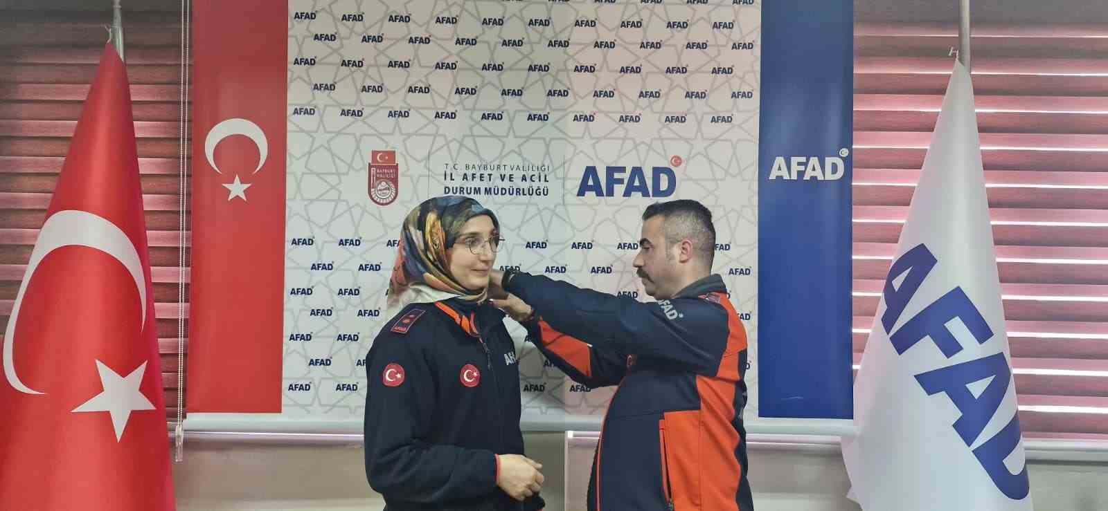 Bayburt AFAD’da arama kurtarma personellerine rütbe takıldı
