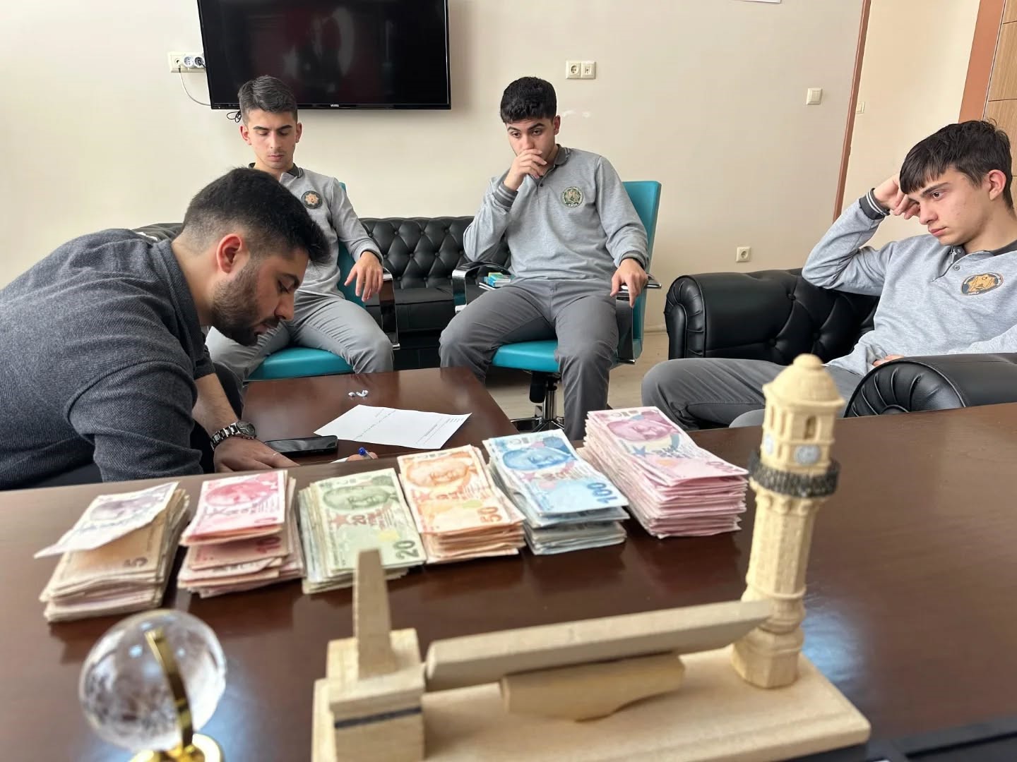 Bayburt Anadolu İmam Hatip Lisesi öğrencilerden ihtiyaç sahiplerine destek
