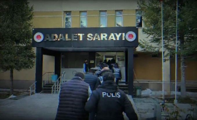 Bayburt merkezli dolandırıcılık operasyonunda 5 şüpheli tutuklandı
