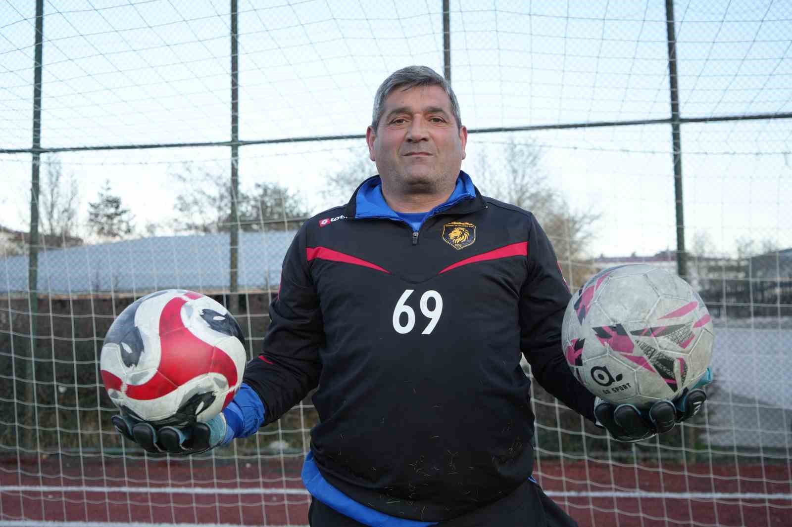 ’Bayburt’ müdür hem ismiyle hem de 40 yıllık futbol tutkusuyla dikkat çekiyor
