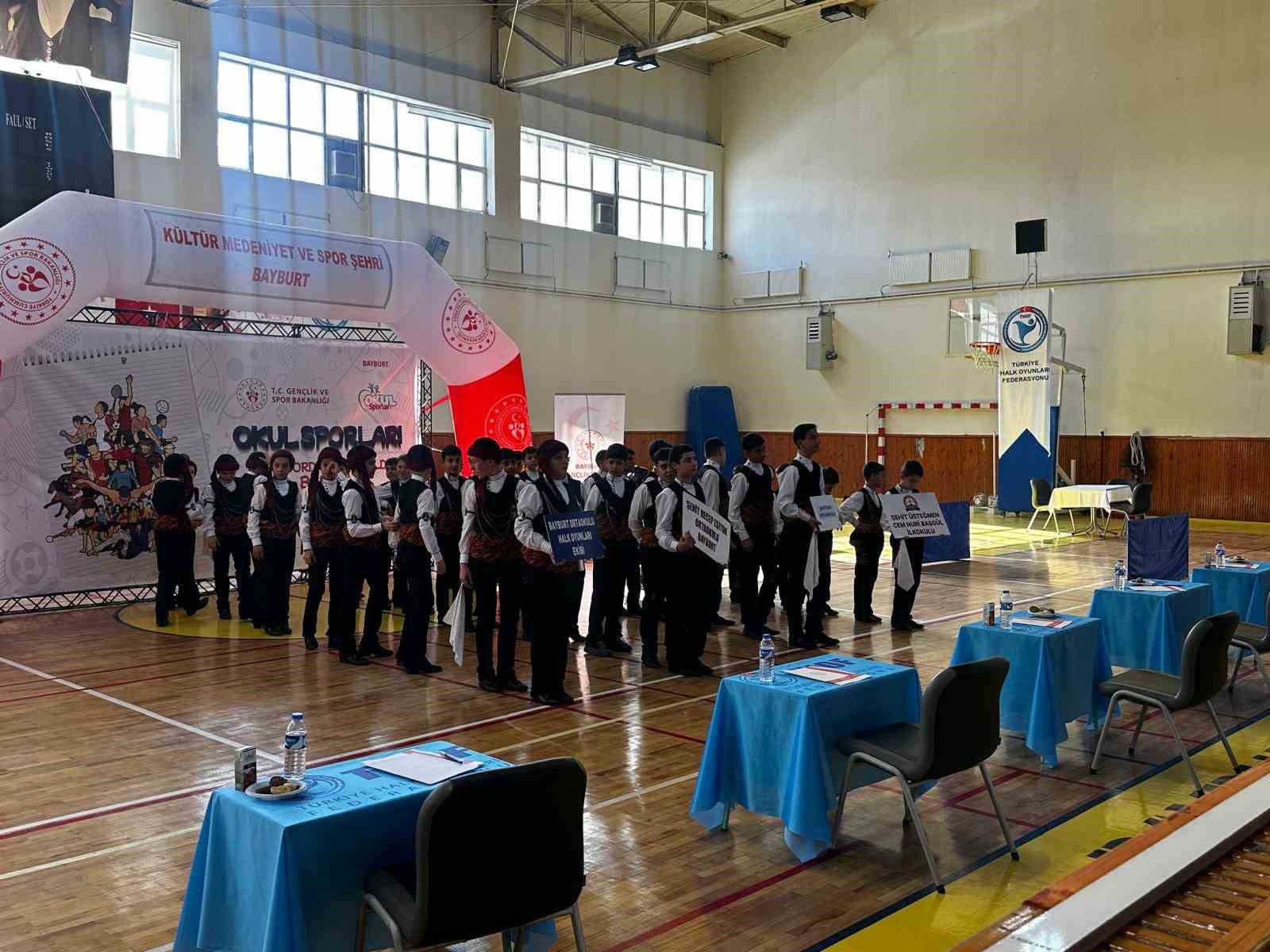 Bayburt Ortaokulu halk oyunlarında Türkiye finallerine yükseldi
