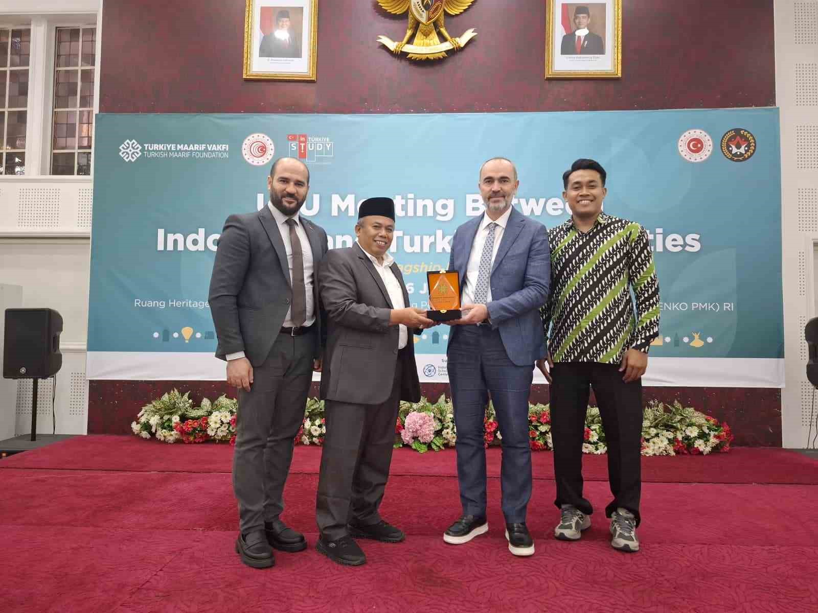 Bayburt Üniversitesi’nin uluslararasılaşma vizyonu Endonezya’da güçlendi
Bayburt Üniversitesi’nin uluslararasılaşma vizyonu Endonezya’da güçlendi