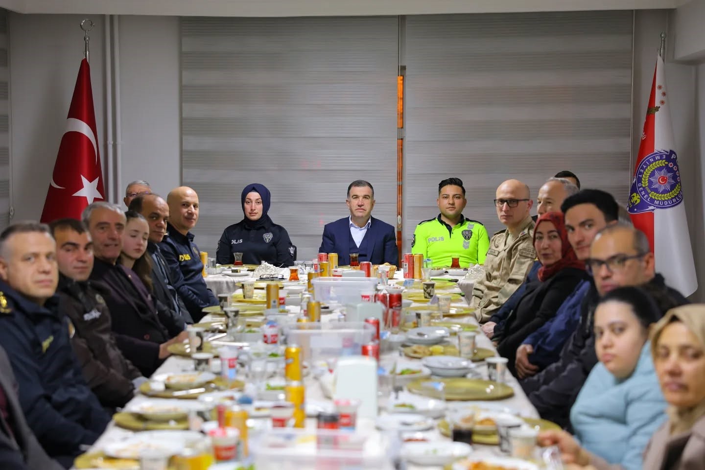 Bayburt Valisi Eldivan, emniyet personeliyle iftar programında buluştu
