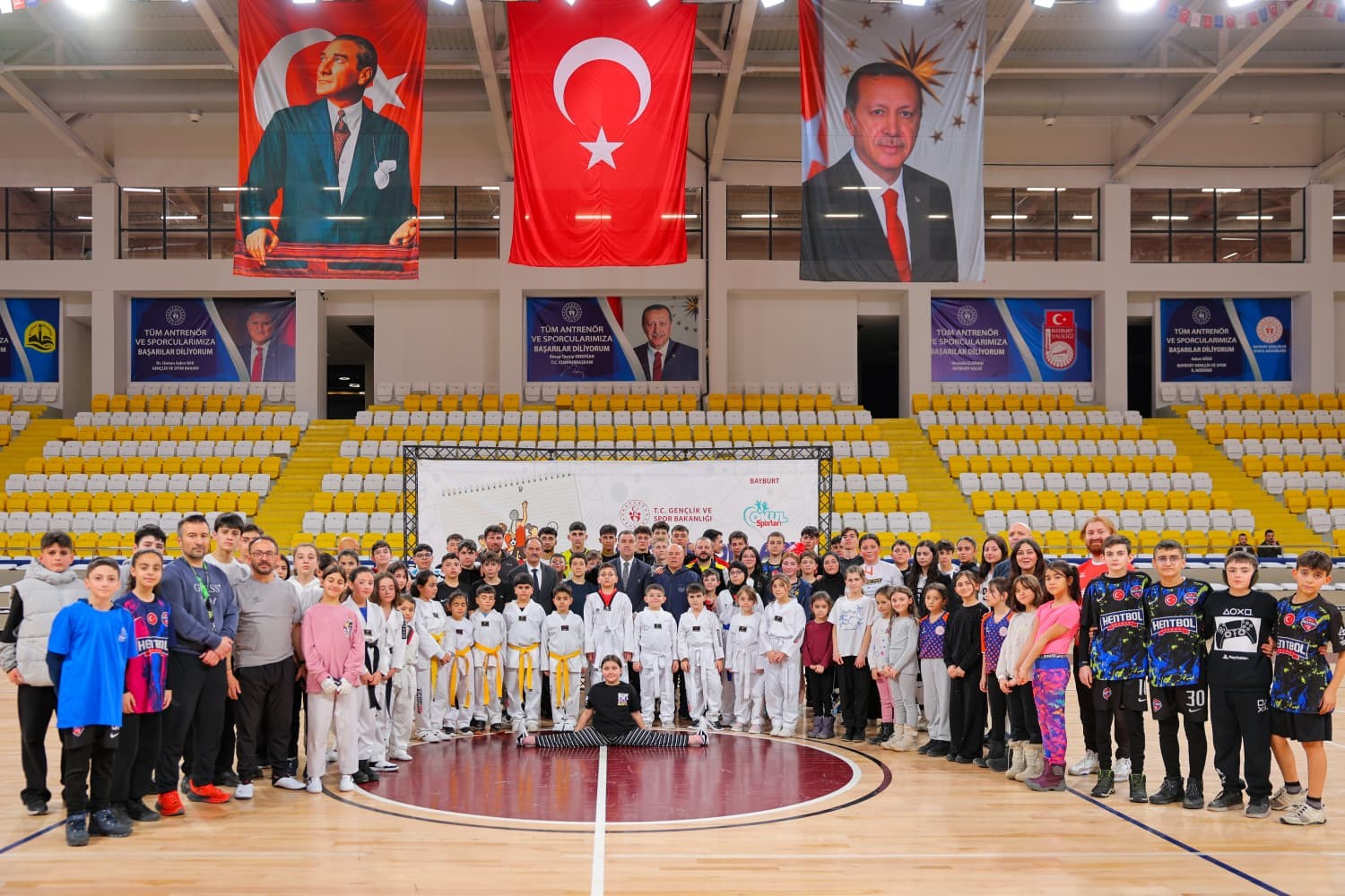 Bayburt Yeni Spor Salonu’nda antrenmanlar yoğun katılımla sürüyor
