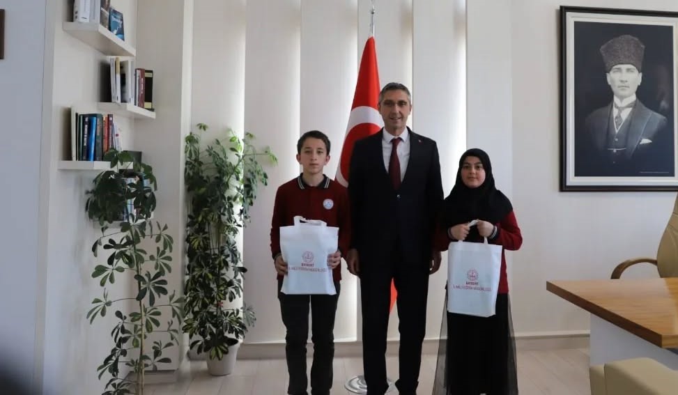 Bayburtlu bölge birincisi öğrenciler ödüllendirildi

