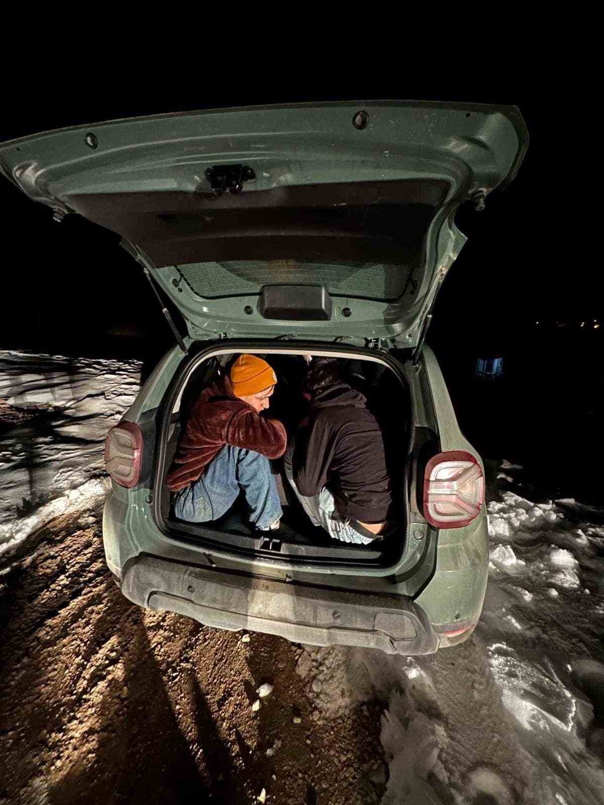 Bayburt’ta 8 düzensiz göçmen ile 3 şüpheli yakalandı
