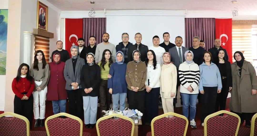 Bayburt’ta aday öğretmenler için uyum semineri başladı
