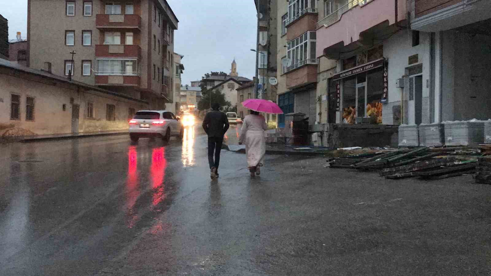 Bayburt’ta akşam saatlerinde yağış bekleniyor
