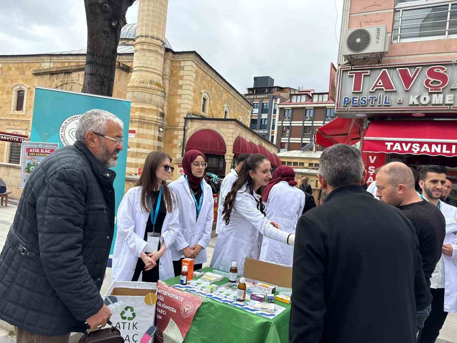 Bayburt’ta atık ilaçların çevreye etkilerine dikkat çekildi
