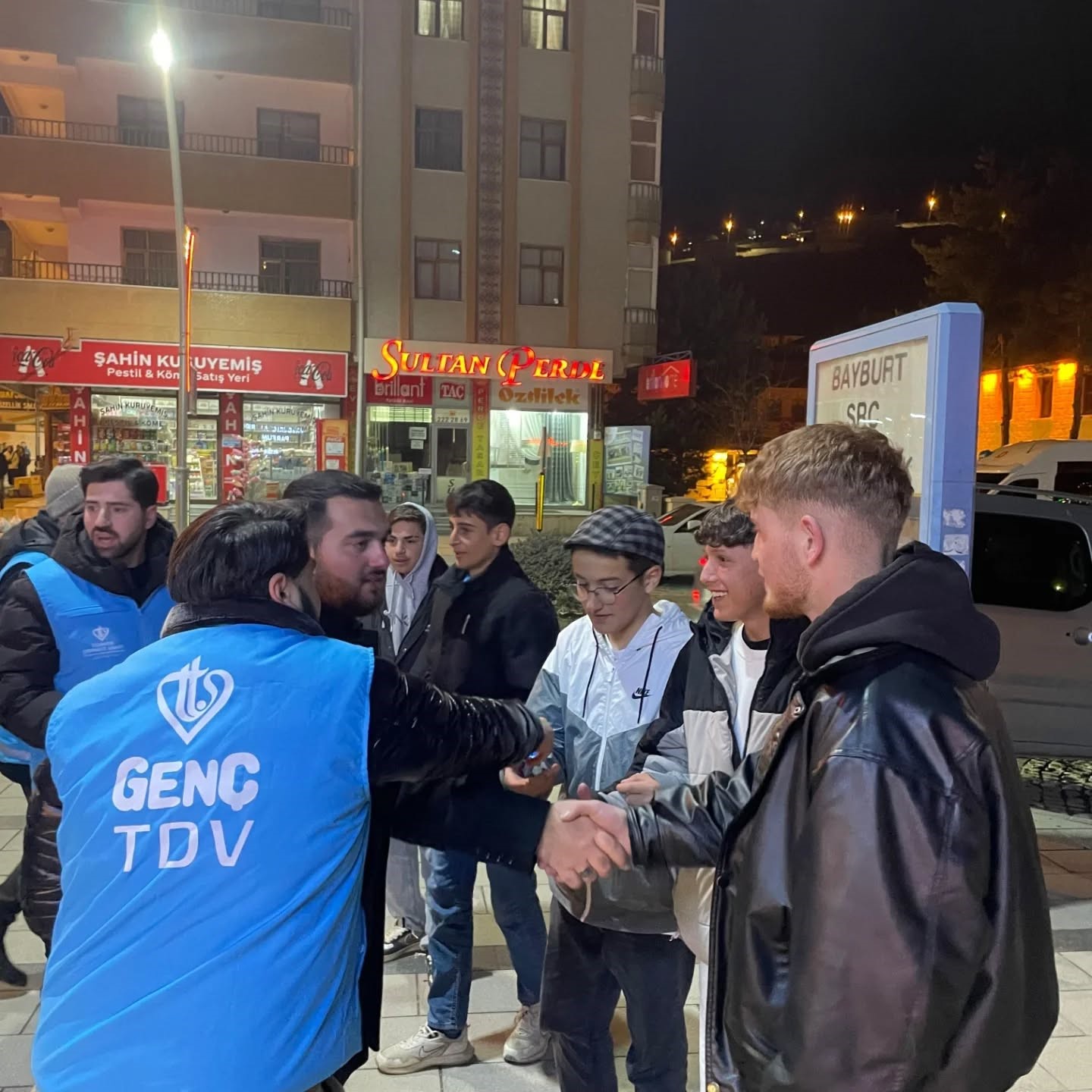 Bayburt’ta çocuklara teravih sürprizi: Ayakkabılarda çikolata
