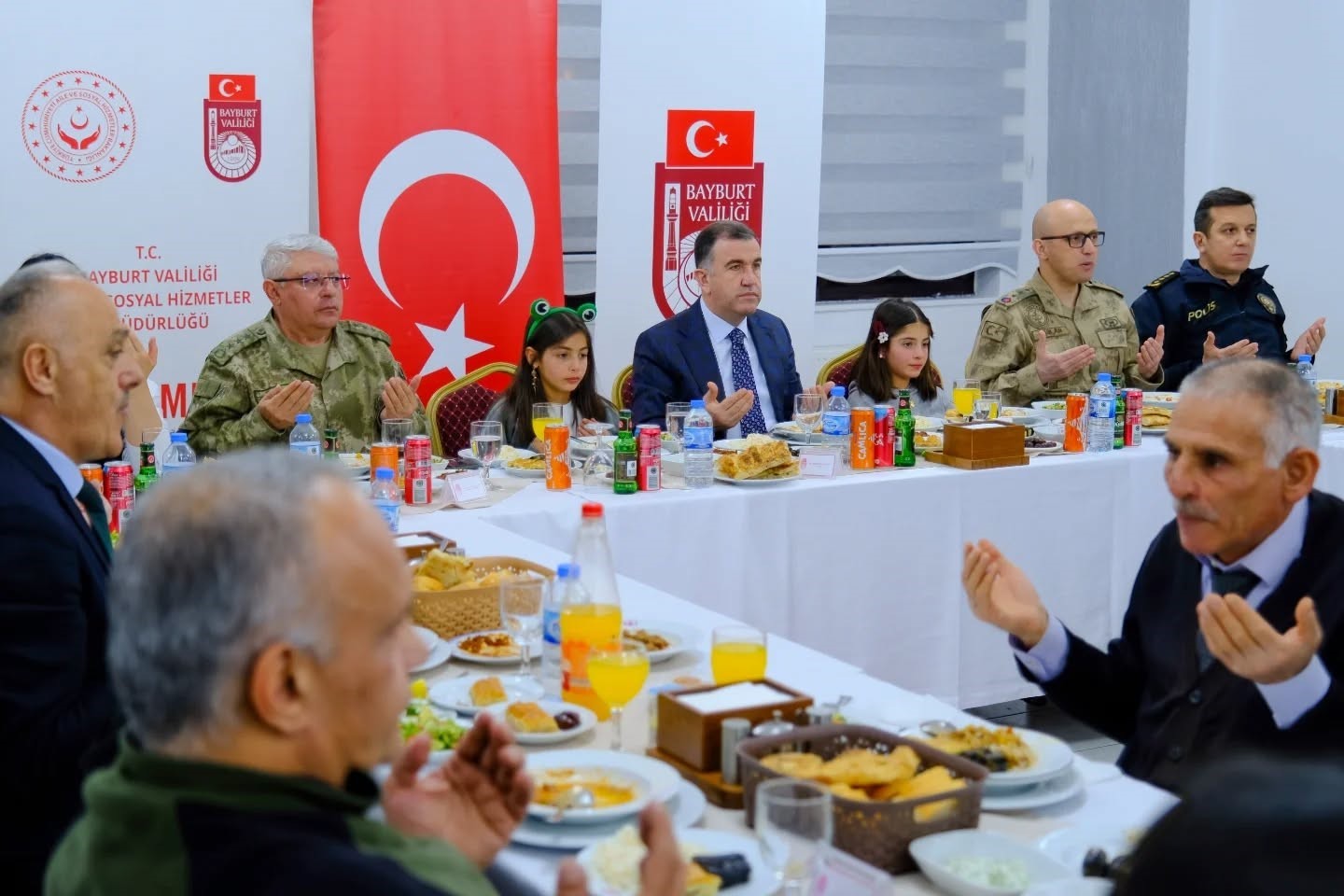 Bayburt’ta Dünya Yetimler Günü dolayısıyla iftar programı düzenlendi
