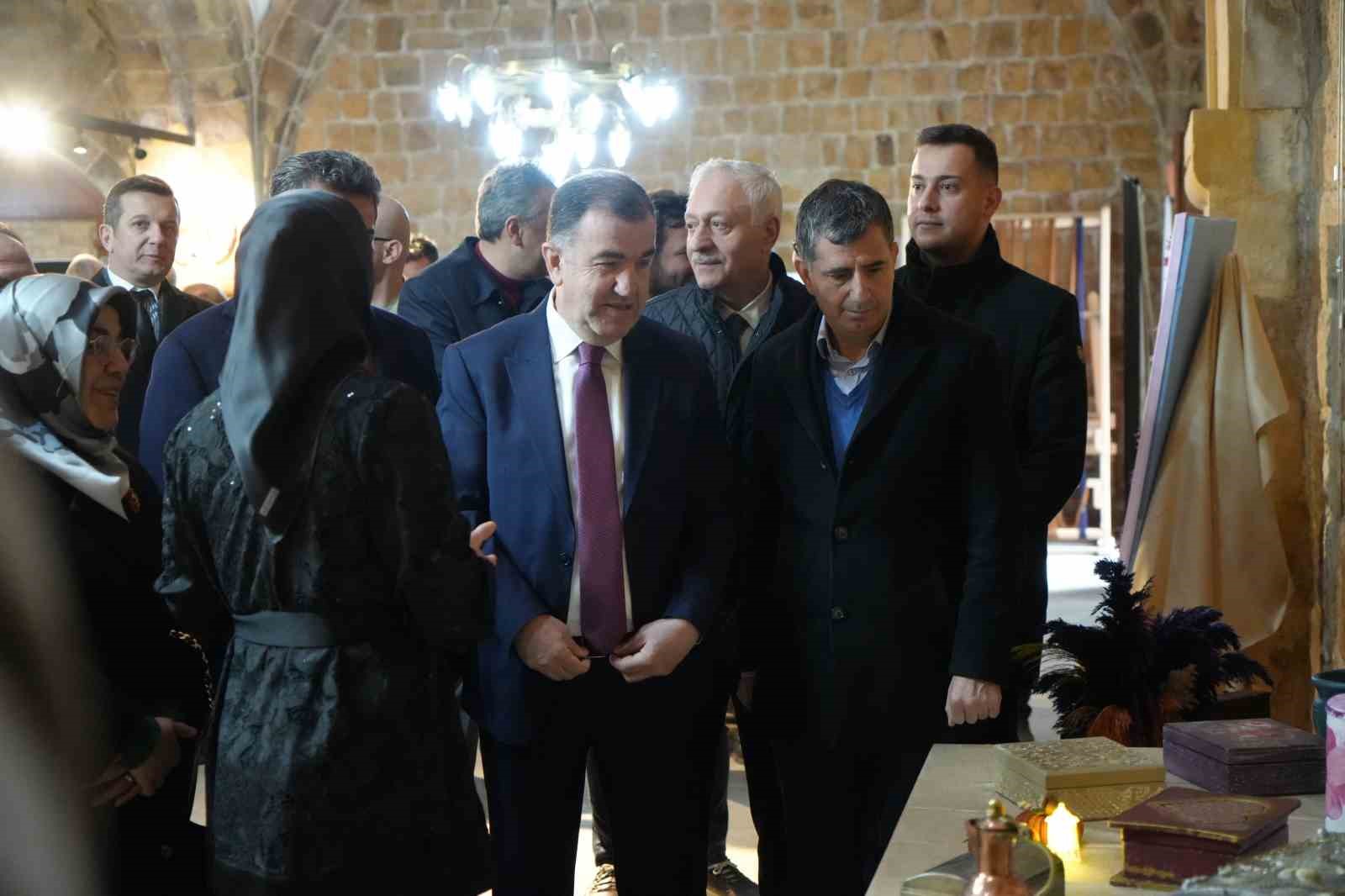 Bayburt’ta geri dönüşüm malzemeleri kadın eliyle sanata dönüştü
