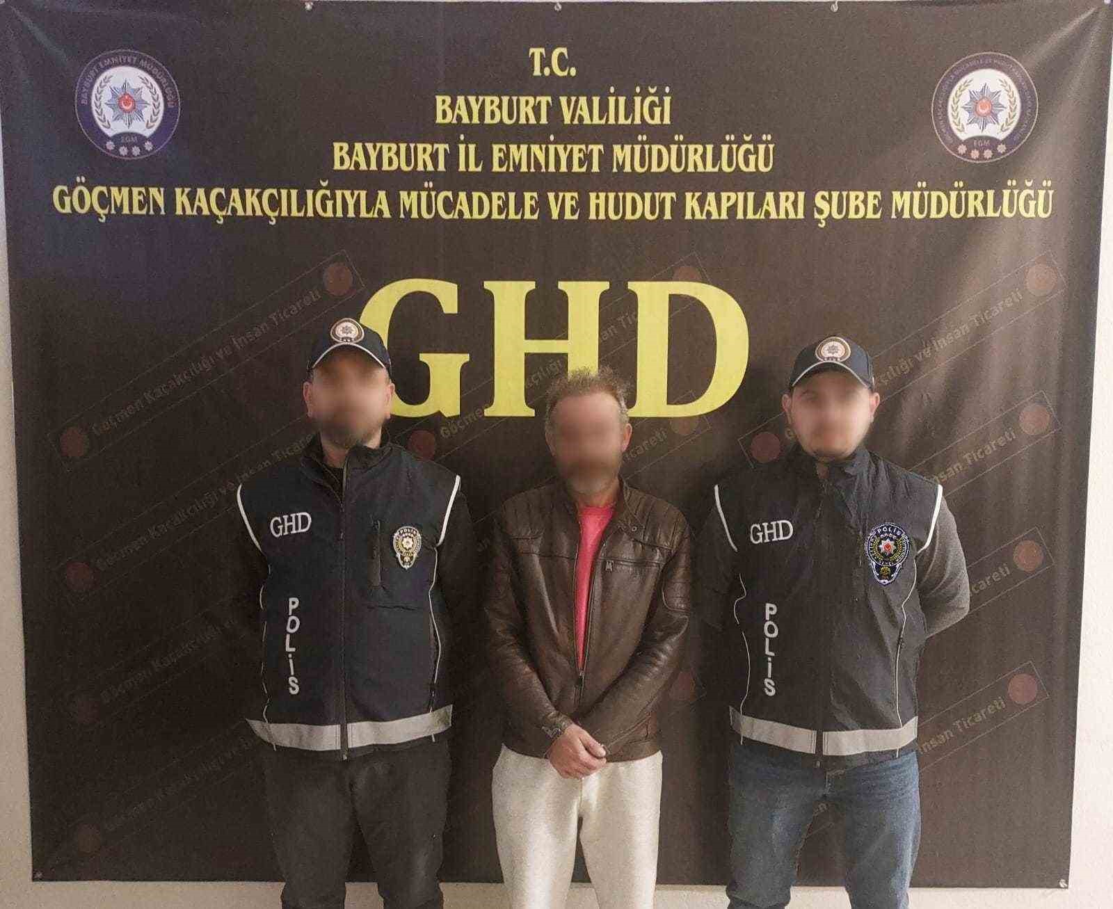 Bayburt’ta göçmen kaçakçılığı operasyonunda 5 düzensiz göçmen ile 5 şüpheli yakalandı

