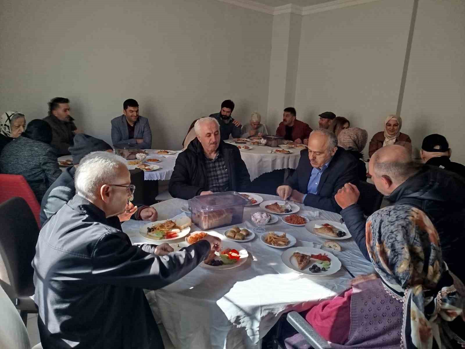 Bayburt’ta huzurevi sakinleri yakınlarıyla kahvaltıda buluştu
