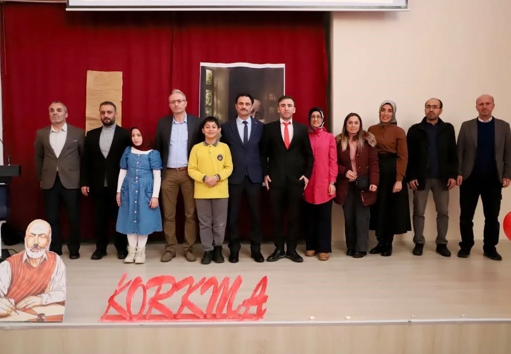 Bayburt’ta ilkokul öğrencileri istiklal Marşı’nı güzel okumak için yarıştı
