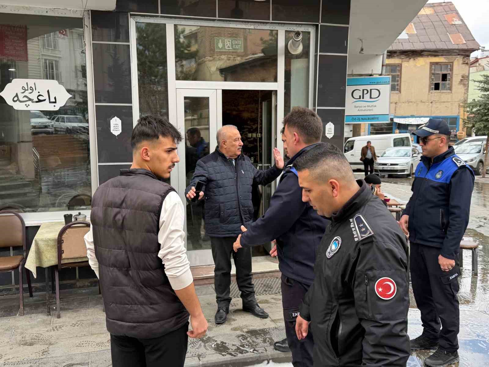 Bayburt’ta kaldırım işgallerine zabıta denetimi
