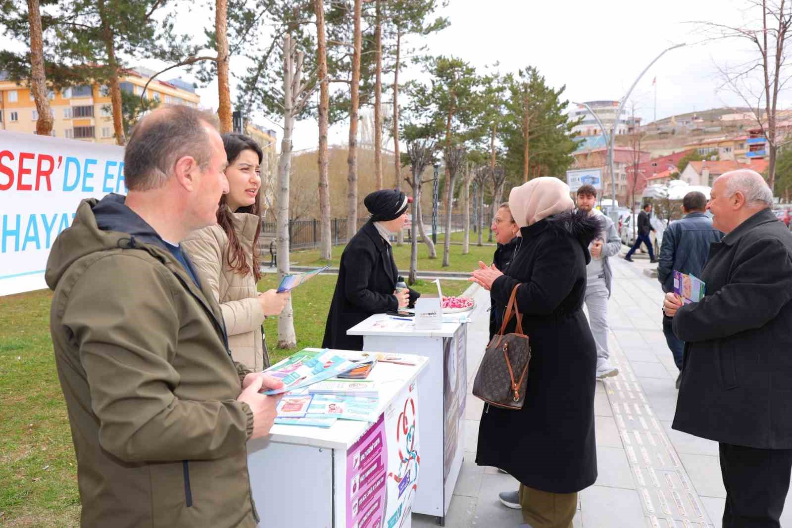 Bayburt’ta Kanser Haftası kapsamında bilgilendirme standı açıldı
