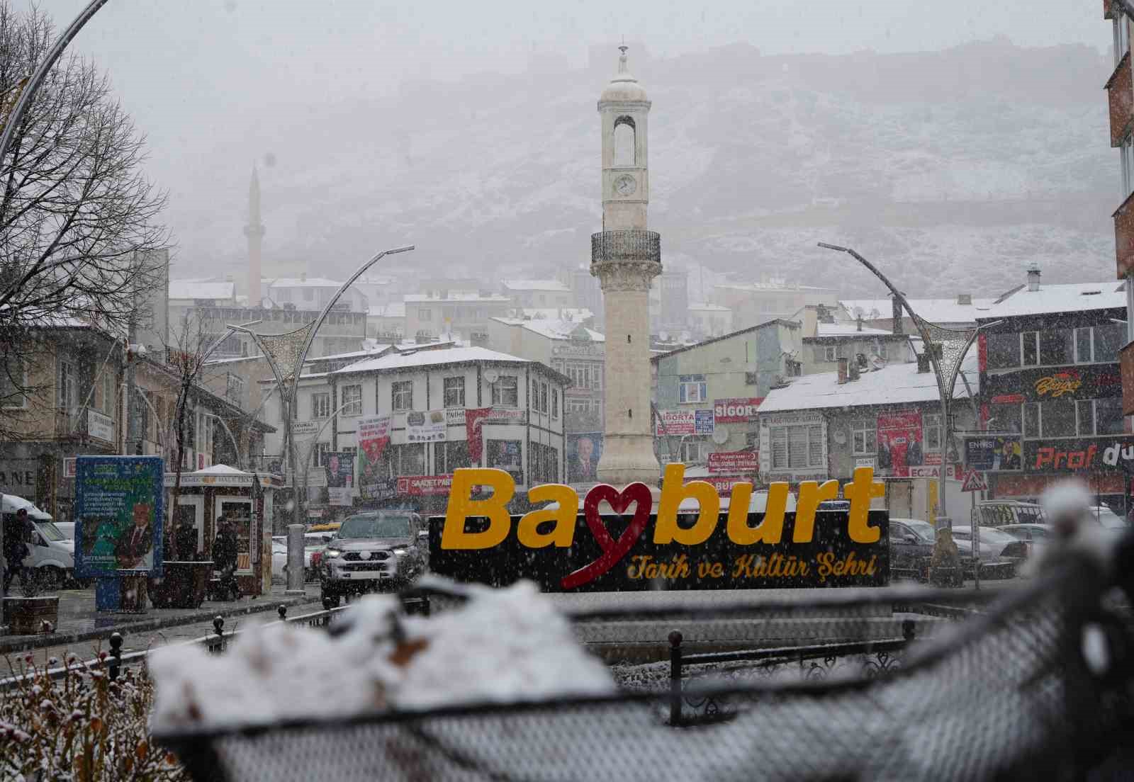 Bayburt’ta kar tatili bir gün daha uzatıldı
