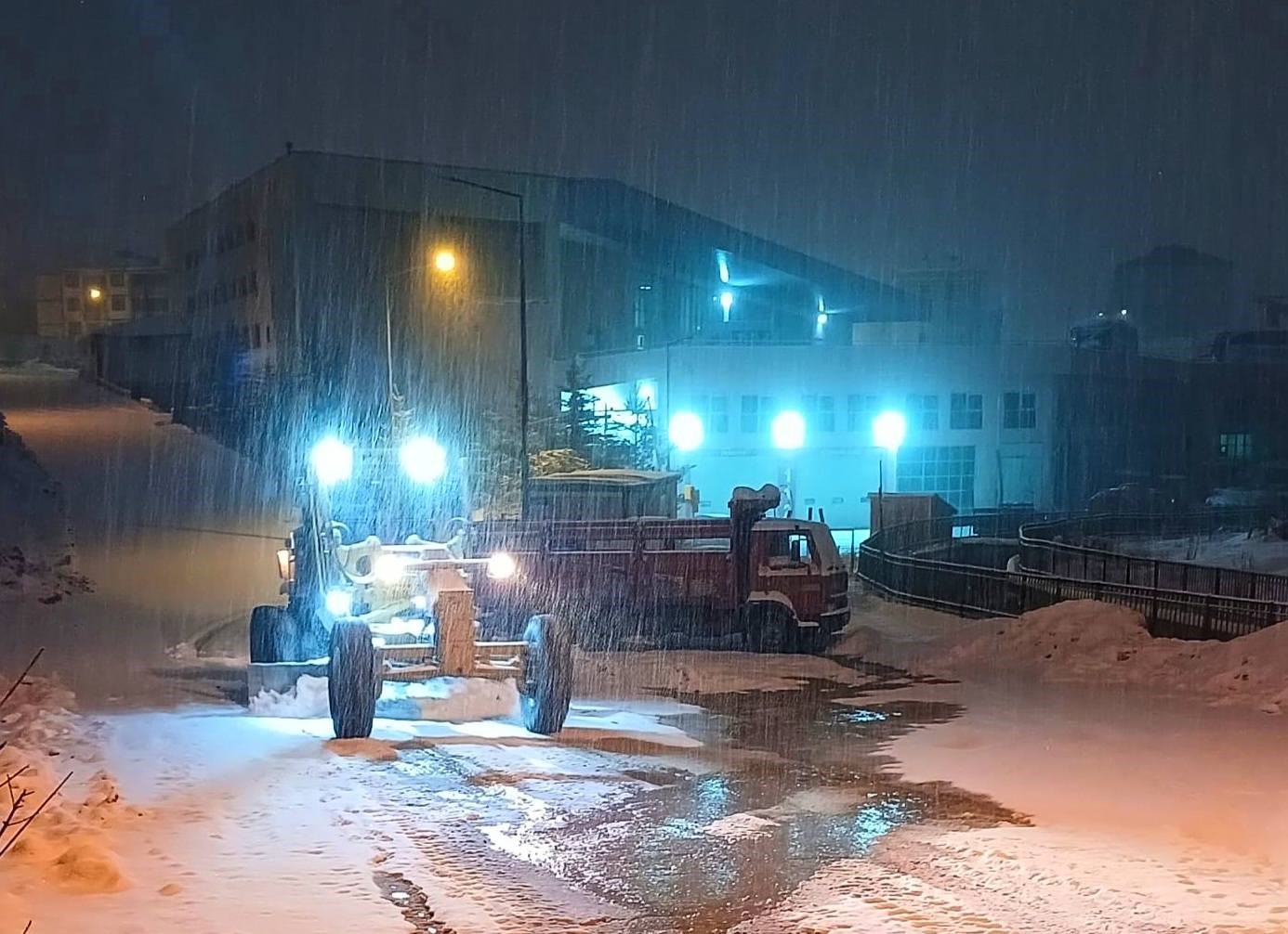 Bayburt’ta karla mücadele çalışmaları sürüyor
