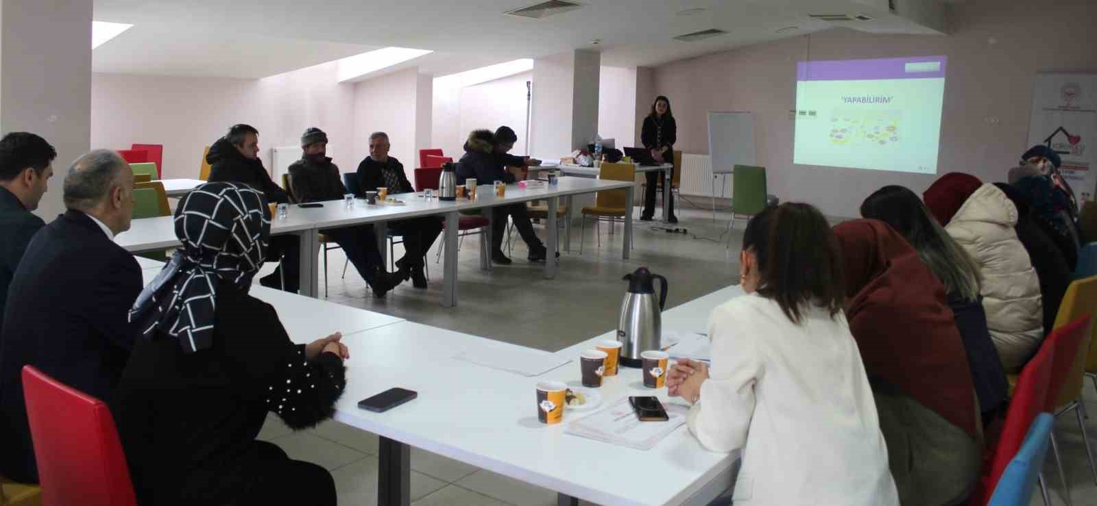 Bayburt’ta koruyucu ailelere eğitim verildi
