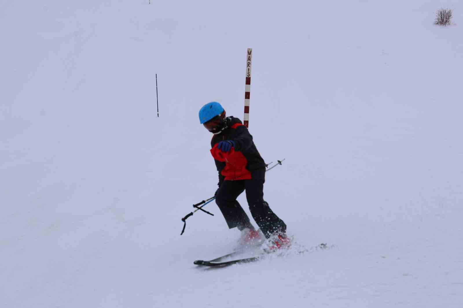 Bayburt’ta kurtuluş kutlamaları kayak kupası ile taçlandı
Bayburt’ta kurtuluş kutlamaları kayak kupası ile taçlandı