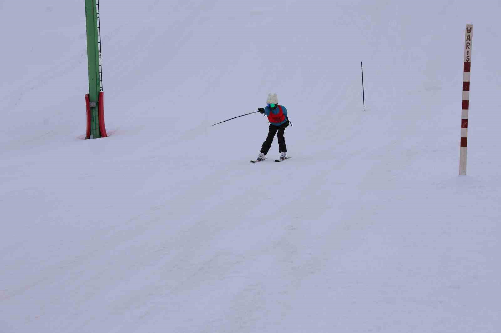 Bayburt’ta kurtuluş kutlamaları kayak kupası ile taçlandı
Bayburt’ta kurtuluş kutlamaları kayak kupası ile taçlandı