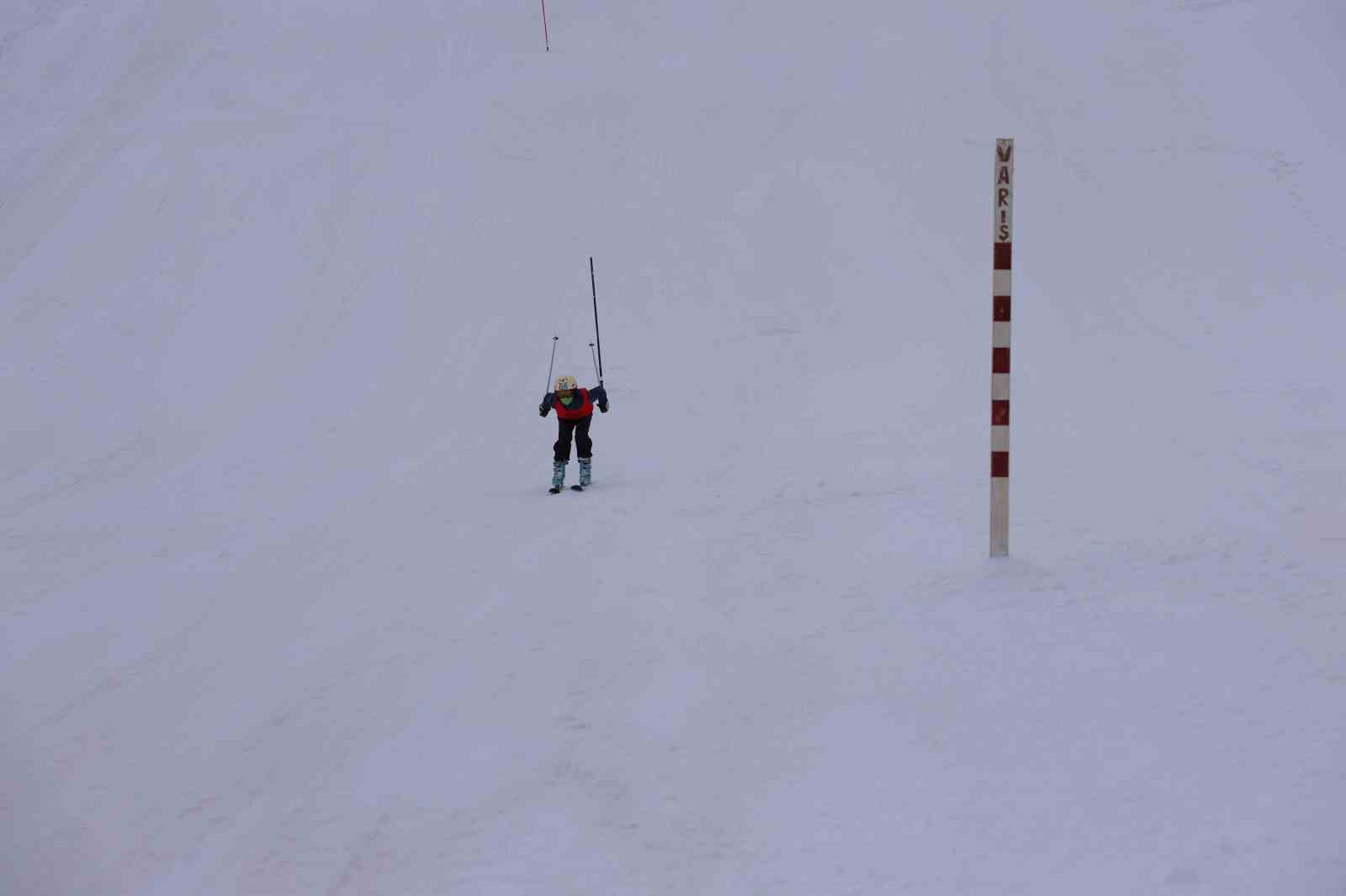 Bayburt’ta kurtuluş kutlamaları kayak kupası ile taçlandı
Bayburt’ta kurtuluş kutlamaları kayak kupası ile taçlandı
