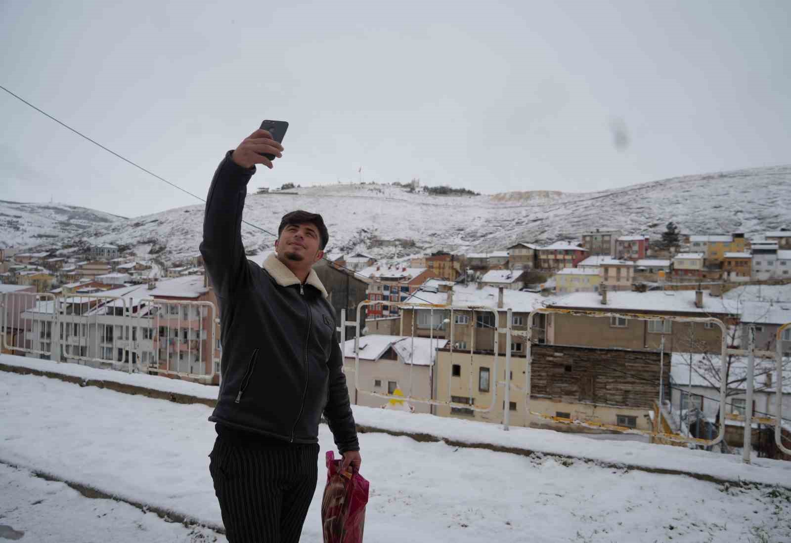 Bayburt’ta lapa lapa kar yağışı etkili oluyor
