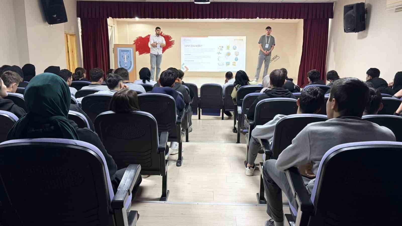 Bayburt’ta lise öğrencilerine yapay zekâ ve dijital yetkinlik eğitimi verildi
