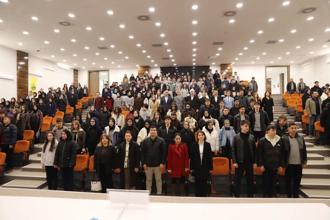 Bayburt’ta liseler arası "sosyal medya" münazarası
